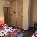 Logos Apartment *