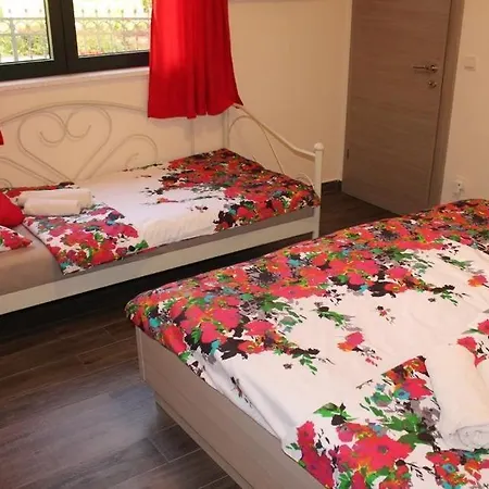 Logos Apartment *