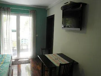 罗格斯公寓酒店 *