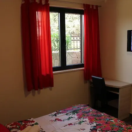 Logos Apartment *
