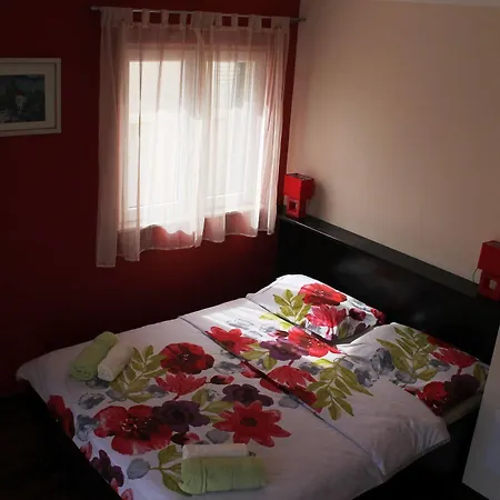 Logos Apartment *