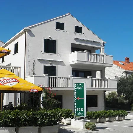 Logos Apartment *