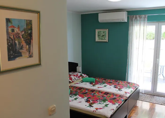 罗格斯公寓酒店 *